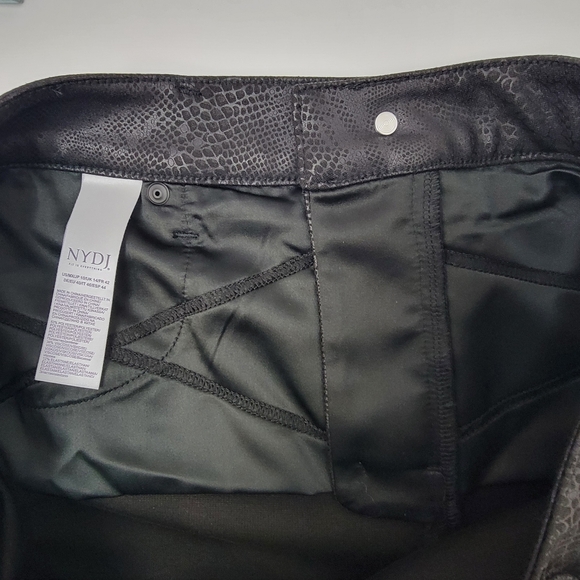 NYDJ Black Ami Raceway Faux Leather Snakeskin Skinny Jeans Sz 10 NEW - Picture 6 of 16